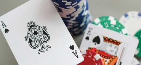 Spielsucht - Spielkarten und Jetons